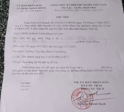 Thư mời test nhanh tự trả phí ở Long An, huyện nói vận động chứ không bắt buộc - Ảnh 1. Thư mời test nhanh tự trả phí ở Long An, huyện nói vận động chứ không bắt buộc - Ảnh 1.