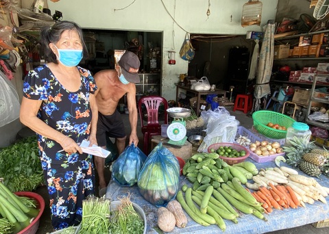 Giữa đại dịch, cỗ máy nhân ái khổng lồ của người Sài Gòn không hề mệt mỏi - Ảnh 3. Giữa đại dịch, cỗ máy nhân ái khổng lồ của người Sài Gòn không hề mệt mỏi - Ảnh 3.