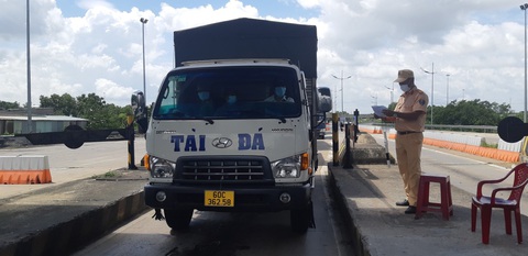 Giấy thông hành âm tính: Bộ cởi trói, tỉnh vẫn đòi - Ảnh 1. Giấy thông hành âm tính: Bộ cởi trói, tỉnh vẫn đòi - Ảnh 1.