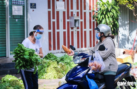 Hơn 100 tấn rau, trái đặc sản Tây Nguyên tiếp tế cho TP.HCM - Ảnh 2. Hơn 100 tấn rau, trái đặc sản Tây Nguyên tiếp tế cho TP.HCM - Ảnh 2.