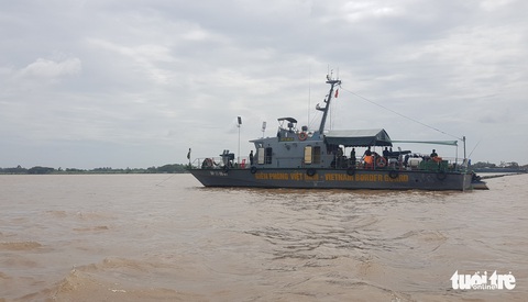 Bí thư An Giang làm việc với các lực lượng phòng chống COVID-19 trên sông Tiền - Ảnh 1. Bí thư An Giang làm việc với các lực lượng phòng chống COVID-19 trên sông Tiền - Ảnh 1.