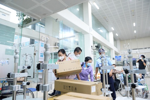 Giữa đại dịch, cỗ máy nhân ái khổng lồ của người Sài Gòn không hề mệt mỏi - Ảnh 8. Giữa đại dịch, cỗ máy nhân ái khổng lồ của người Sài Gòn không hề mệt mỏi - Ảnh 8.