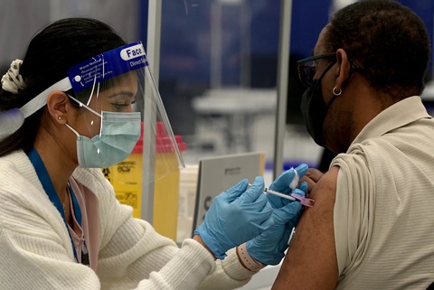 WHO: Hầu hết người tiêm đủ vaccine không có triệu chứng khi nhiễm biến thể Delta - Ảnh 1. WHO: Hầu hết người tiêm đủ vaccine không có triệu chứng khi nhiễm biến thể Delta - Ảnh 1.
