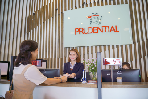 Prudential trở thành công ty bảo hiểm nhân thọ nước ngoài dẫn đầu uy tín năm 2021 - Ảnh 1. Prudential trở thành công ty bảo hiểm nhân thọ nước ngoài dẫn đầu uy tín năm 2021 - Ảnh 1.