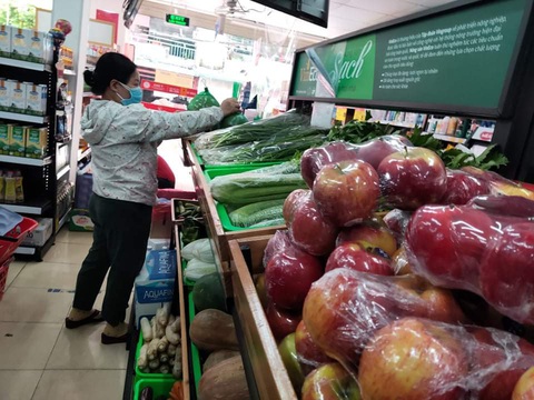 Siêu thị mang thịt, cá, rau... ra tận cửa bán, khách ghi đơn hàng nhờ đi chợ giùm - Ảnh 4. Siêu thị mang thịt, cá, rau... ra tận cửa bán, khách ghi đơn hàng nhờ đi chợ giùm - Ảnh 4.