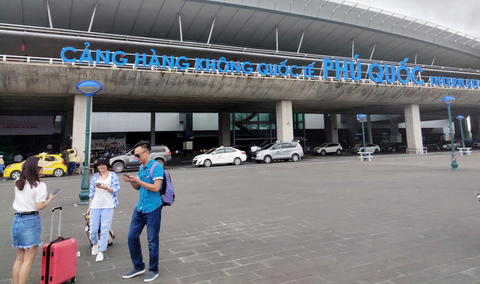 Không để khách du lịch quốc tế đến Phú Quốc lây dịch bệnh ra cộng đồng - Ảnh 1. Không để khách du lịch quốc tế đến Phú Quốc lây dịch bệnh ra cộng đồng - Ảnh 1.