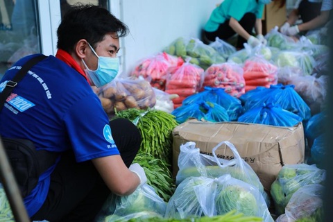 Hơn 7 tấn nhu yếu phẩm cho sinh viên Trường đại học Công nghiệp thực phẩm TP.HCM - Ảnh 1. Hơn 7 tấn nhu yếu phẩm cho sinh viên Trường đại học Công nghiệp thực phẩm TP.HCM - Ảnh 1.