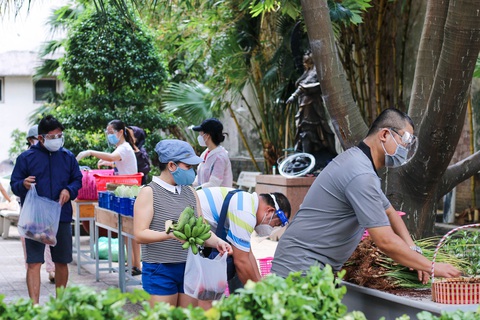 Đi chợ dưới sảnh chung cư: Vừa gần, vừa miễn phí - Ảnh 3. Đi chợ dưới sảnh chung cư: Vừa gần, vừa miễn phí - Ảnh 3.