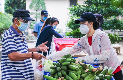 Đi chợ dưới sảnh chung cư: Vừa gần, vừa miễn phí - Ảnh 2. Đi chợ dưới sảnh chung cư: Vừa gần, vừa miễn phí - Ảnh 2.