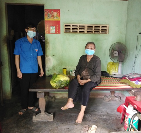 Lâm Đồng tặng Phú Yên 30 tấn rau quả giúp dân vùng phong tỏa dịch COVID-19 - Ảnh 4. Lâm Đồng tặng Phú Yên 30 tấn rau quả giúp dân vùng phong tỏa dịch COVID-19 - Ảnh 4.