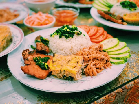 Cô giáo ở nhà nấu bún riêu thịt heo, làm bánh cuốn làm từ bánh tráng khô - Ảnh 4. Cô giáo ở nhà nấu bún riêu thịt heo, làm bánh cuốn làm từ bánh tráng khô - Ảnh 4.