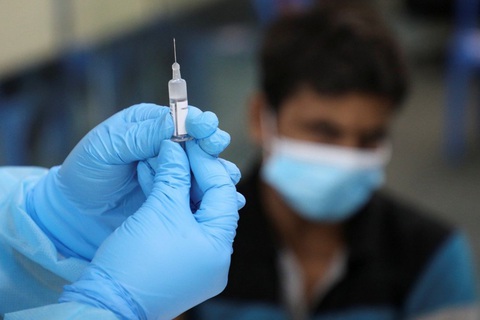 Malaysia điều tra các vụ tiêm mà không tiêm vắc xin COVID-19 - Ảnh 1. Malaysia điều tra các vụ tiêm mà không tiêm vắc xin COVID-19 - Ảnh 1.