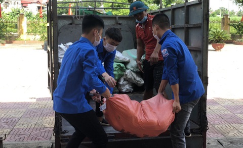 Gần 1.500 tấn nhu yếu phẩm của Thanh Hóa lên tàu biển vào hỗ trợ người dân TP.HCM - Ảnh 3. Gần 1.500 tấn nhu yếu phẩm của Thanh Hóa lên tàu biển vào hỗ trợ người dân TP.HCM - Ảnh 3.