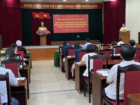Những hạt ngọc long lanh vẫn chiếm đa số trong xã hội - Ảnh 1. Những hạt ngọc long lanh vẫn chiếm đa số trong xã hội - Ảnh 1.