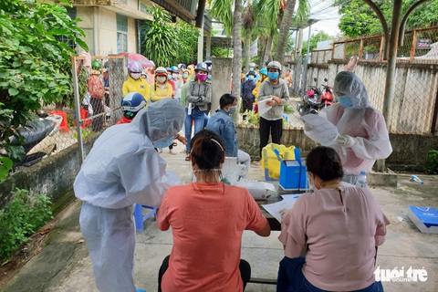 Không đáp ứng ‘3 tại chỗ’, hàng loạt công ty ở Đồng Nai cho công nhân tạm nghỉ việc - Ảnh 2. Không đáp ứng ‘3 tại chỗ’, hàng loạt công ty ở Đồng Nai cho công nhân tạm nghỉ việc - Ảnh 2.