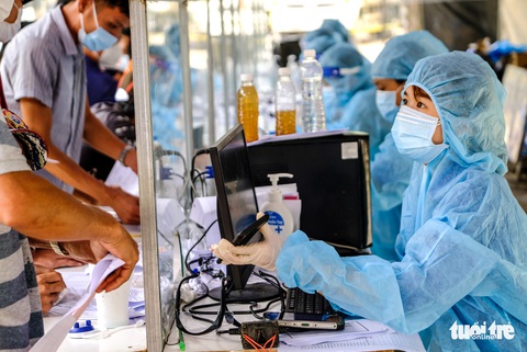 Tình nguyện viên Lâm Đồng hỗ trợ Bình Dương chống dịch - Ảnh 1. Tình nguyện viên Lâm Đồng hỗ trợ Bình Dương chống dịch - Ảnh 1.