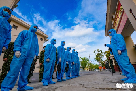 Phun khử khuẩn toàn bộ thị trấn Quốc Oai, Hà Nội vì chùm ca bệnh phức tạp - Ảnh 3. Phun khử khuẩn toàn bộ thị trấn Quốc Oai, Hà Nội vì chùm ca bệnh phức tạp - Ảnh 3.