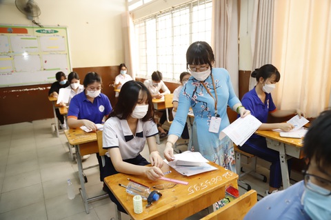 Phụ huynh, giáo viên TP.HCM lo lắng khi thi tốt nghiệp THPT đợt 2 - Ảnh 1. Phụ huynh, giáo viên TP.HCM lo lắng khi thi tốt nghiệp THPT đợt 2 - Ảnh 1.