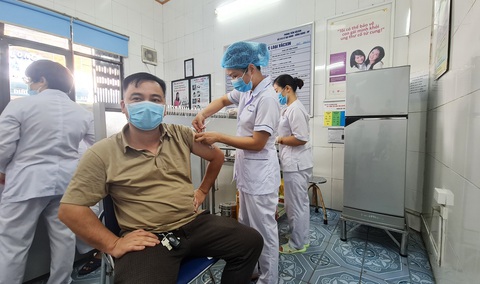 Hơn 110.000 lao động ở Hải Phòng đăng ký tiêm vắc xin Sinopharm - Ảnh 1. Hơn 110.000 lao động ở Hải Phòng đăng ký tiêm vắc xin Sinopharm - Ảnh 1.