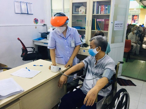TP.HCM bắt đầu tiêm hơn 930.000 liều vắc xin đợt 5 cho 15 nhóm đối tượng ưu tiên - Ảnh 3. TP.HCM bắt đầu tiêm hơn 930.000 liều vắc xin đợt 5 cho 15 nhóm đối tượng ưu tiên - Ảnh 3.
