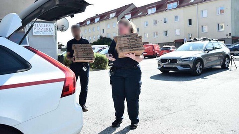Phạm nhân bắt bảo vệ nhà giam, đòi chuộc bằng 20 bánh pizza - Ảnh 1. Phạm nhân bắt bảo vệ nhà giam, đòi chuộc bằng 20 bánh pizza - Ảnh 1.