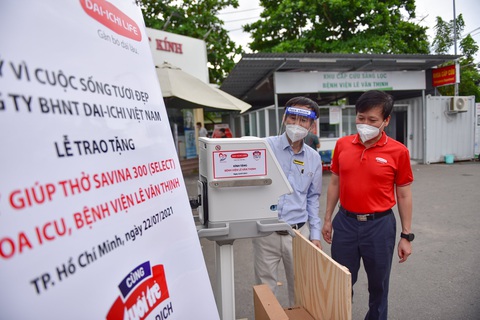 ‘Cùng Tuổi Trẻ chống dịch COVID-19’ trao máy thở đa năng cho Bệnh viện Lê Văn Thịnh - Ảnh 2. ‘Cùng Tuổi Trẻ chống dịch COVID-19’ trao máy thở đa năng cho Bệnh viện Lê Văn Thịnh - Ảnh 2.