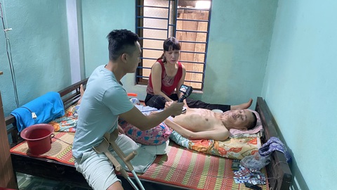 Chuyện thiện nguyện của chàng YouTuber ‘một chân’ - Ảnh 1. Chuyện thiện nguyện của chàng YouTuber ‘một chân’ - Ảnh 1.