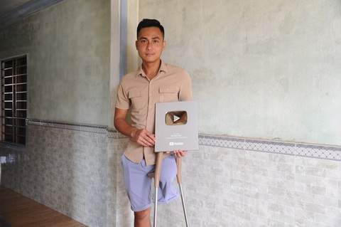 Chuyện thiện nguyện của chàng YouTuber ‘một chân’ - Ảnh 3. Chuyện thiện nguyện của chàng YouTuber ‘một chân’ - Ảnh 3.
