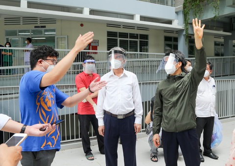 Phó thủ tướng Vũ Đức Đam kiểm tra công tác phòng, chống dịch tại quận 10, TP.HCM - Ảnh 4. Phó thủ tướng Vũ Đức Đam kiểm tra công tác phòng, chống dịch tại quận 10, TP.HCM - Ảnh 4.