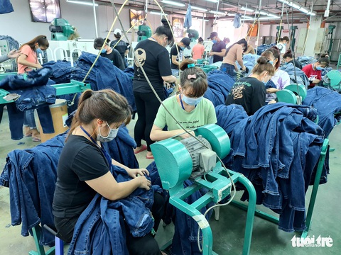 HỎI - ĐÁP về dịch COVID-19: Vay vốn lãi suất 0% trả lương người lao động ngừng việc, được không? - Ảnh 1. HỎI - ĐÁP về dịch COVID-19: Vay vốn lãi suất 0% trả lương người lao động ngừng việc, được không? - Ảnh 1.