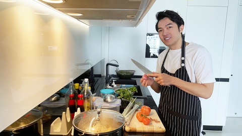 Đạo diễn Namcito nấu bò sốt vang, chấm bánh mì thơm ngon khó cưỡng - Ảnh 2. Đạo diễn Namcito nấu bò sốt vang, chấm bánh mì thơm ngon khó cưỡng - Ảnh 2.