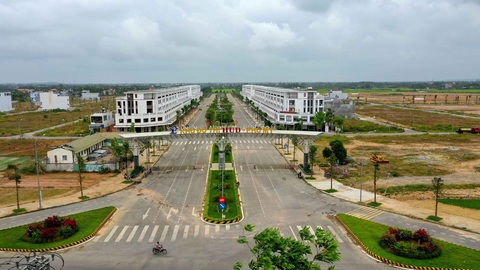 Thành phố trẻ bên núi già - Ảnh 1. Thành phố trẻ bên núi già - Ảnh 1.