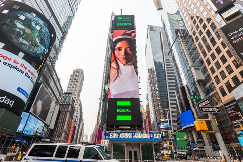 Suboi xuất hiện ở Times Square lần 2, Kim Duyên dự thi Hoa hậu hoàn vũ 2021 - Ảnh 2. Suboi xuất hiện ở Times Square lần 2, Kim Duyên dự thi Hoa hậu hoàn vũ 2021 - Ảnh 2.