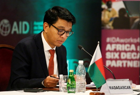 Cảnh sát tóm gọn 6 người âm mưu ám sát tổng thống Madagascar - Ảnh 1. Cảnh sát tóm gọn 6 người âm mưu ám sát tổng thống Madagascar - Ảnh 1.
