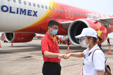 Nữ tỷ phú hỗ trợ nóng hơn 70 tỷ đồng cho những ngày giãn cách ở TP. Hồ Chí Minh - Ảnh 4. Nữ tỷ phú hỗ trợ nóng hơn 70 tỷ đồng cho những ngày giãn cách ở TP. Hồ Chí Minh - Ảnh 4.