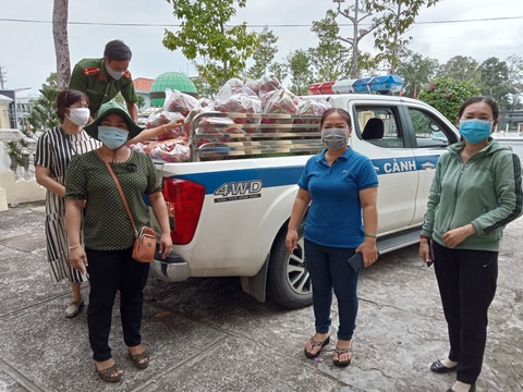 Hội phụ nữ Sóc Trăng ra tay trực tiếp giải cứu nông sản - Ảnh 2. Hội phụ nữ Sóc Trăng ra tay trực tiếp giải cứu nông sản - Ảnh 2.