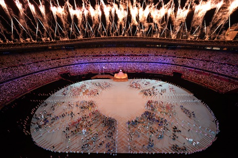Đài lửa đã được thắp sáng, Olympic 2020 chính thức khai mạc - Ảnh 11. Đài lửa đã được thắp sáng, Olympic 2020 chính thức khai mạc - Ảnh 11.