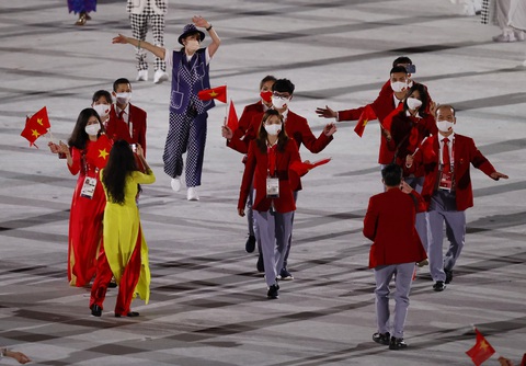 Đài lửa đã được thắp sáng, Olympic 2020 chính thức khai mạc - Ảnh 4. Đài lửa đã được thắp sáng, Olympic 2020 chính thức khai mạc - Ảnh 4.