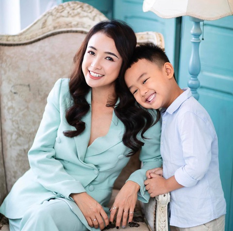 Lê Bê La hướng dẫn món chè bí đỏ, kem bơ khiến trẻ con mê tít - Ảnh 2. Lê Bê La hướng dẫn món chè bí đỏ, kem bơ khiến trẻ con mê tít - Ảnh 2.