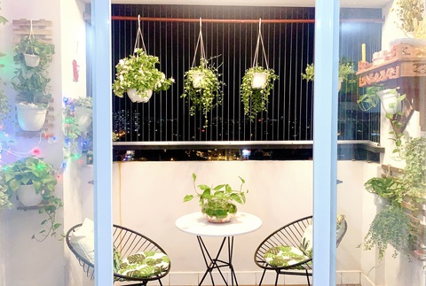 Ở nhà một tuần, biến ban công đơn điệu thành góc chill xanh mát - Ảnh 2. Ở nhà một tuần, biến ban công đơn điệu thành góc chill xanh mát - Ảnh 2.