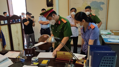 Bắt tạm giam cựu phó giám đốc Sở Công thương Hải Dương - Ảnh 2. Bắt tạm giam cựu phó giám đốc Sở Công thương Hải Dương - Ảnh 2.