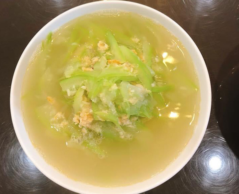 Quà quê của mẹ, nấu gì cũng ngon: Heo trộn thính, canh bầu nấu tôm và tôm rim chua ngọt - Ảnh 3. Quà quê của mẹ, nấu gì cũng ngon: Heo trộn thính, canh bầu nấu tôm và tôm rim chua ngọt - Ảnh 3.