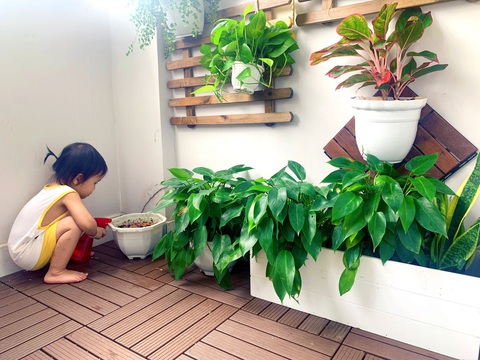 Ở nhà một tuần, biến ban công đơn điệu thành góc chill xanh mát - Ảnh 4. Ở nhà một tuần, biến ban công đơn điệu thành góc chill xanh mát - Ảnh 4.