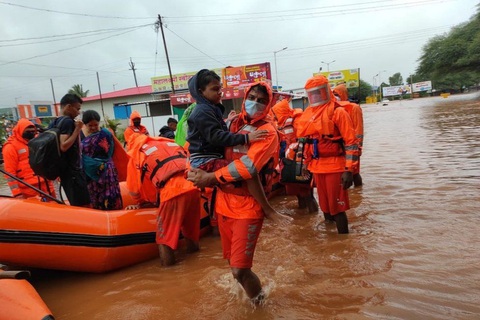 Ấn Độ: Mưa lớn gây lở đất, 44 người chết, 80 người mất tích ở một huyện - Ảnh 3. Ấn Độ: Mưa lớn gây lở đất, 44 người chết, 80 người mất tích ở một huyện - Ảnh 3.