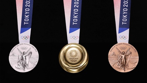 Huy chương ở Olympic Tokyo được làm từ... 6,21 triệu điện thoại di động cũ - Ảnh 1. Huy chương ở Olympic Tokyo được làm từ... 6,21 triệu điện thoại di động cũ - Ảnh 1.