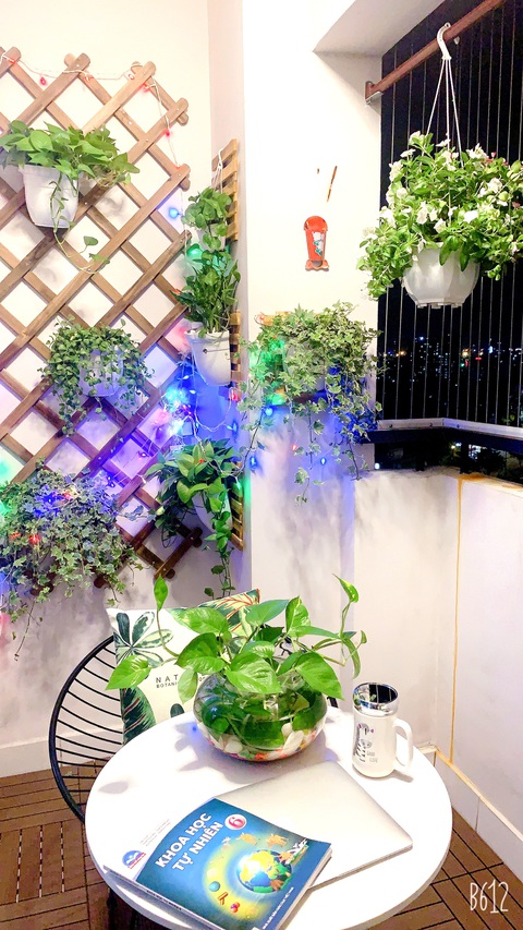 Ở nhà một tuần, biến ban công đơn điệu thành góc chill xanh mát - Ảnh 3. Ở nhà một tuần, biến ban công đơn điệu thành góc chill xanh mát - Ảnh 3.