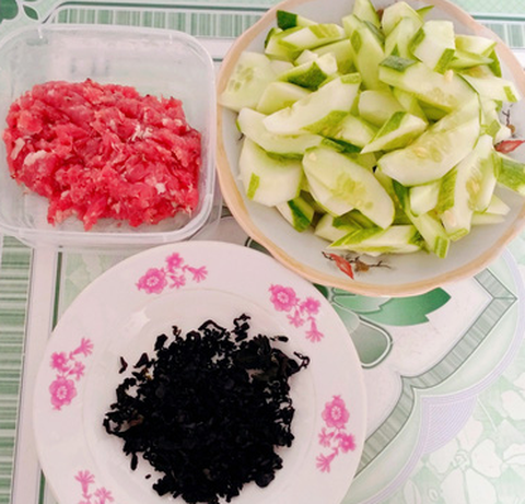 Ăn với má, thịt luộc kẹp dưa mắm, canh rong biển không hành vẫn ngon - Ảnh 4. Ăn với má, thịt luộc kẹp dưa mắm, canh rong biển không hành vẫn ngon - Ảnh 4.