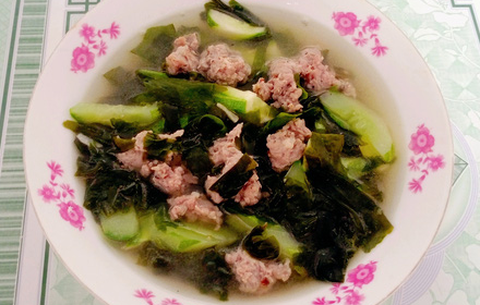 Ăn với má, thịt luộc kẹp dưa mắm, canh rong biển không hành vẫn ngon - Ảnh 5. Ăn với má, thịt luộc kẹp dưa mắm, canh rong biển không hành vẫn ngon - Ảnh 5.