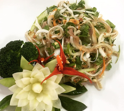 Quà quê của mẹ, nấu gì cũng ngon: Heo trộn thính, canh bầu nấu tôm và tôm rim chua ngọt - Ảnh 2. Quà quê của mẹ, nấu gì cũng ngon: Heo trộn thính, canh bầu nấu tôm và tôm rim chua ngọt - Ảnh 2.