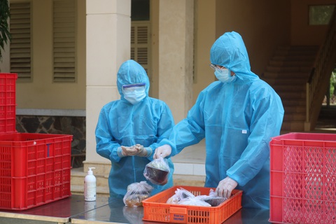 HỎI - ĐÁP về dịch COVID-19: Tình nguyện viên chống dịch COVID-19 được hưởng chế độ gì? - Ảnh 1. HỎI - ĐÁP về dịch COVID-19: Tình nguyện viên chống dịch COVID-19 được hưởng chế độ gì? - Ảnh 1.